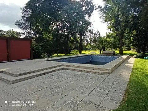 Inmejorable parque con propiedad apto fines comerciales - Casa quinta   Lote.
