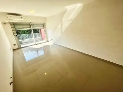 Aristóbulo Del Valle 400, Piso 1