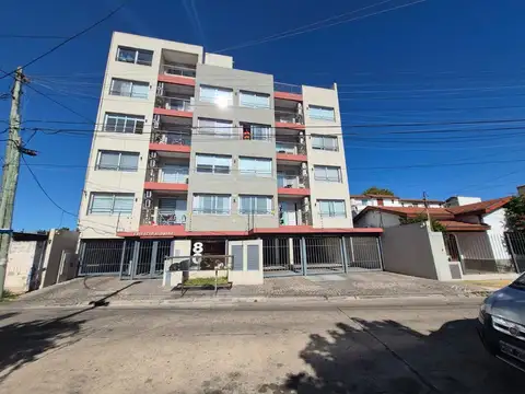 Monoambiente en Venta Bernal Centro con Cochera