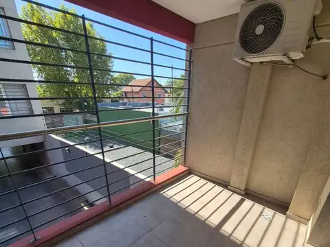 Monoambiente en Venta Bernal Centro con Cochera