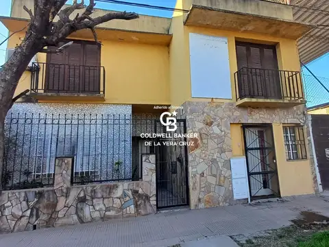 Casa en  planta alta en Don Guanella 4600