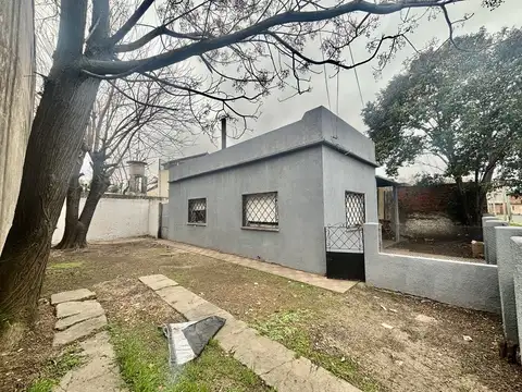 Casa 5 ambientes con 1 baño