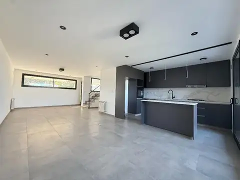 ALQUILER CASA DUPLEX 3 DORMITORIOS CHACRAS GREEN