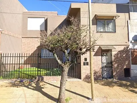 CASA PARA DOS FAMILIAS 4 DORM Y DEPTO 3 AMB PARQUE