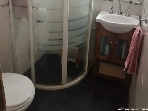 CASA PARA DOS FAMILIAS 4 DORM Y DEPTO 3 AMB PARQUE