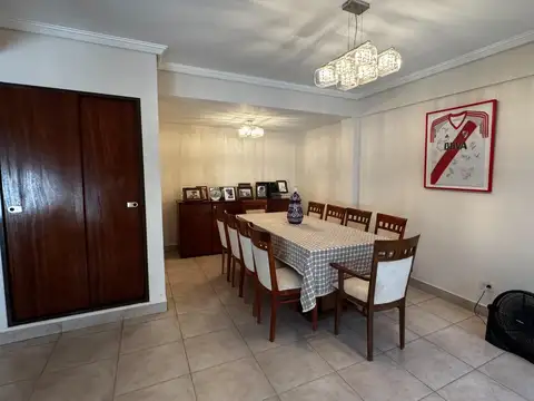 Casa 5 ambientes con 4 baños