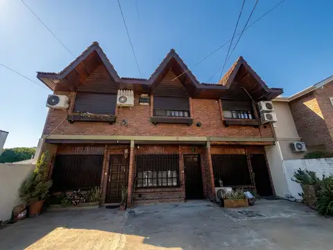 Duplex 3 ambientes con jardín y cochera en Olivos • Apto crédito