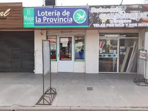 Avenida Hipólito Yrigoyen entre Avenida Fernando de Arenaza y San Lorenzo