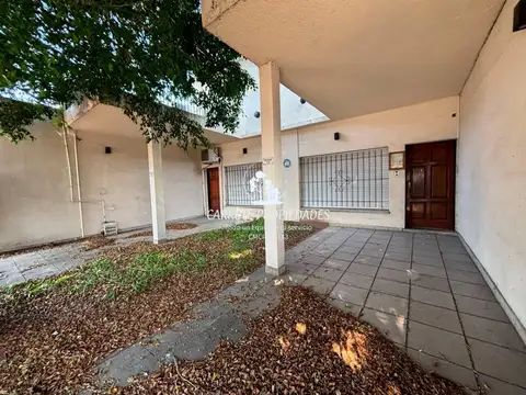 OPORTUNIDAD de Inversión. Casa tipo dúplex en Venta. Boulogne. San Isidro.