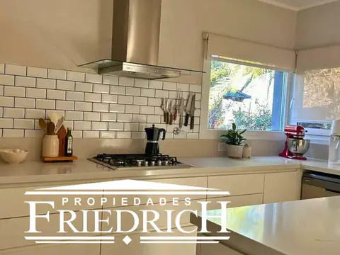 Casa 4 ambientes con 3 baños