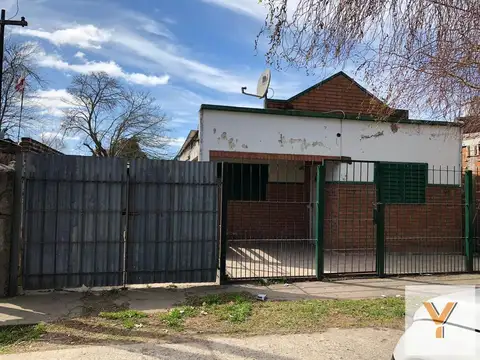 Casa venta 2 dormitorios 1 baño - 200 mts2 totales- Los Hornos