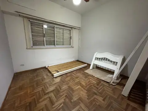 Excelente ph de 2 ambientes con terraza y cochera