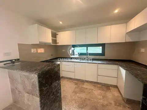 Casa en Venta con 4 cocheras