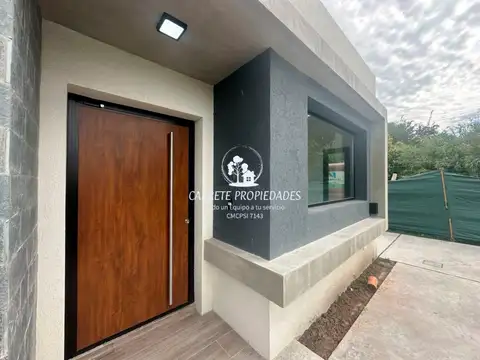 OPORTUNIDAD!.Casa en venta 4 amb. y fondo a verde. Barrio Santa Lucia. Pilar