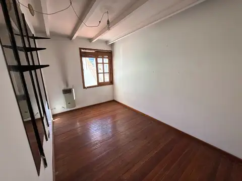 Depto Tipo Casa en Venta 40 años