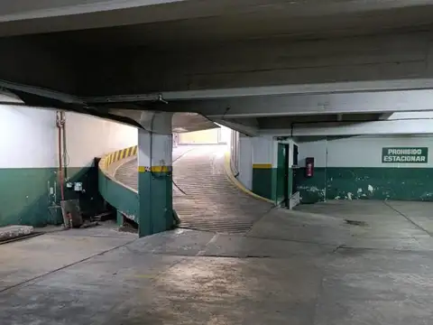 Alquiler cochera muy cerca de avenida Irigoyen