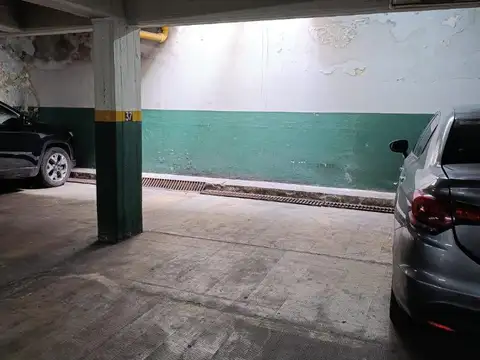 Alquiler cochera muy cerca de avenida Irigoyen