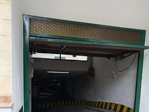 Alquiler cochera muy cerca de avenida Irigoyen