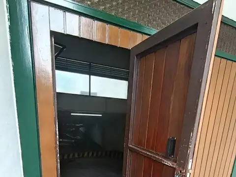 Alquiler cochera muy cerca de avenida Irigoyen
