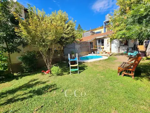 Casa 8 ambientes con 4 baños