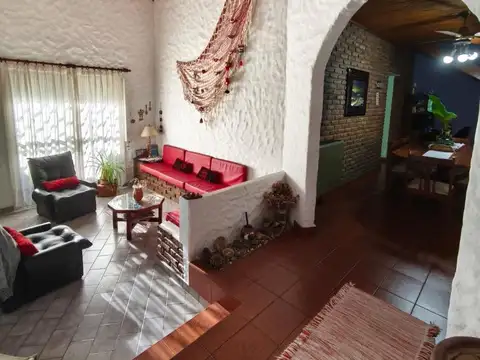 Casa en Venta con 3 cocheras