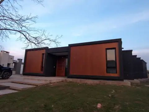 Canton Golf Al Agua ,bien Ubicada