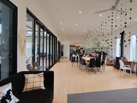 Casa 5 ambientes con 3 baños