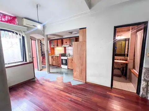 Depto Tipo Casa en Alquiler en Monte Castro, $ 1.500.000