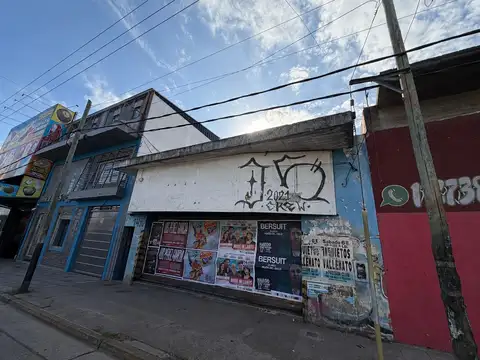 Galpón sobre Avenida con salida a 2 calles en Rafael Castillo