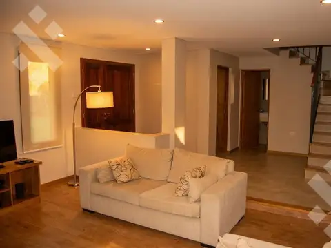 En Venta | Chacra de 5 Hectareas | Casa con 3 Dormitorios| Pileta | Centenario zona chacras