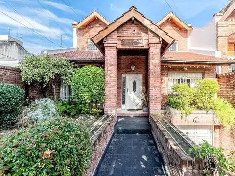 VENTA CASA 4 AMBIENTES EN SAN ANTONIO DE PADUA