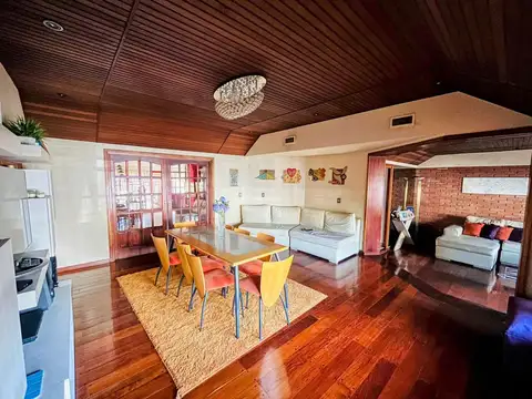 Casa en Venta con 4 cocheras