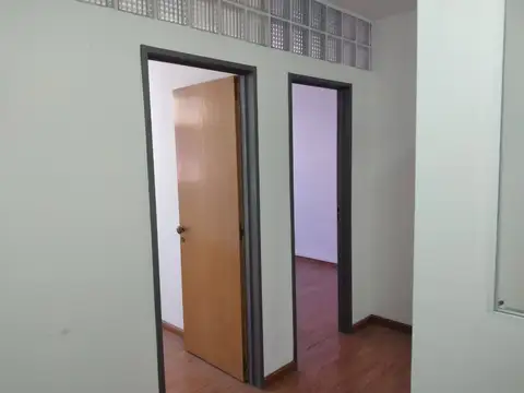 ALQUILER OFICINA EN TRIBUNALES TRES DESPACHOS