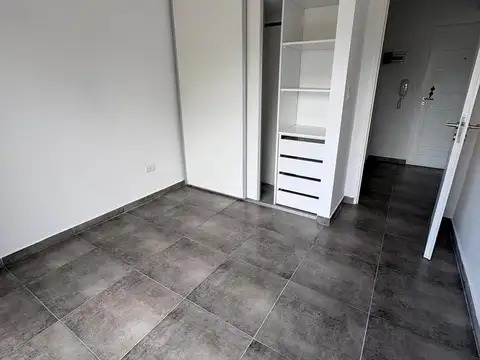 Departamento en Alquiler en Villa Ballester, $ 650.000
