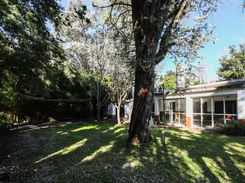 Increible propiedad con parque añoso