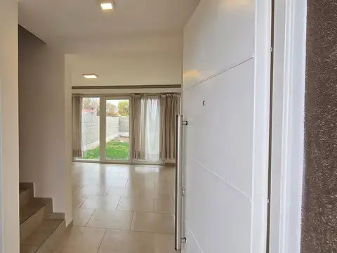Casa en Alquiler en Neuquen, $ 2.500.000