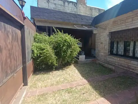VENTA CASA 3 AMB MORON SUR COCHERA