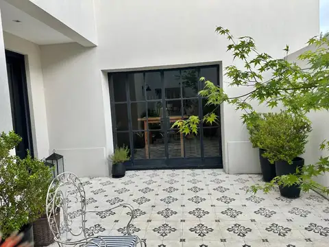Casa en Alquiler Temporal con 6 cocheras