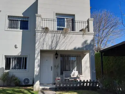 Casa de 4 dormitorios con pileta y gran parque en Gonnet