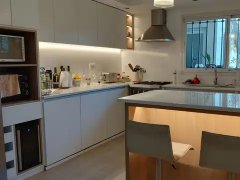 Casa de 4 dormitorios con pileta y gran parque en Gonnet