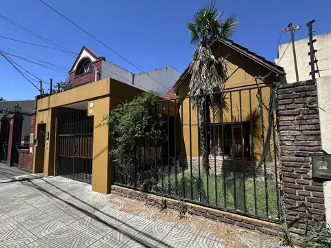 CASA 3 AMBIENTES Y MEDIO CON COCHERA SAN ANDRES
