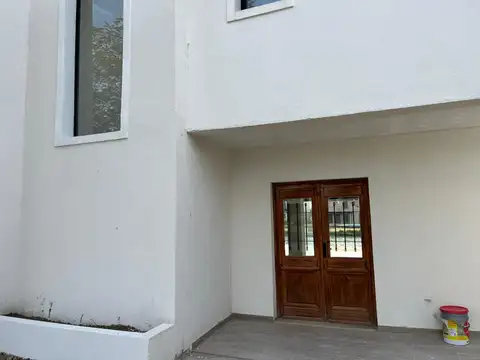 Casa 6 ambientes con 4 baños