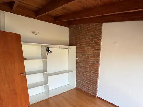 Depto Tipo Casa 4 ambientes con 2 baños