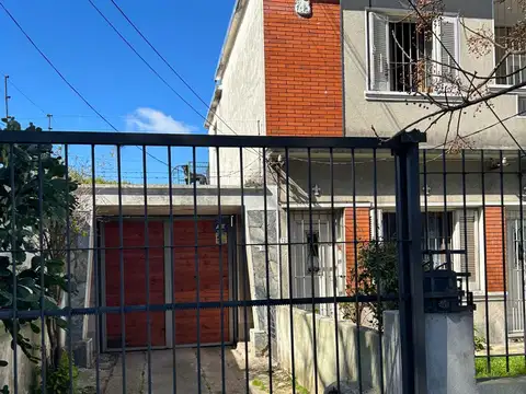 Alquiler casa de altos 2 dorm con garage la teja