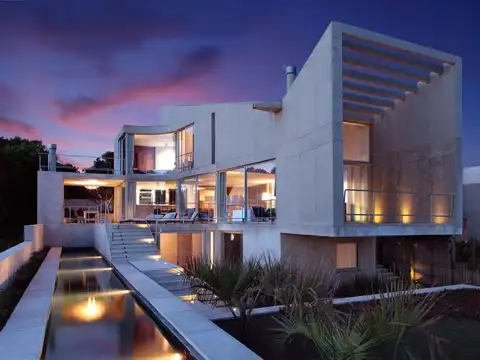 VENTA CASA 4 DORM C/PSICINA Y MB VISTA EN PUNTA PIEDRAS