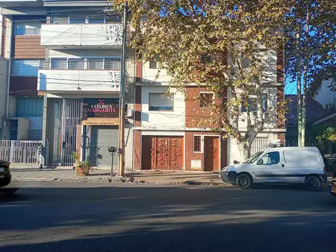 VENTA-PH 2 ambientes-2do piso por escalera-Cochera-terraza. Quilmes Oeste