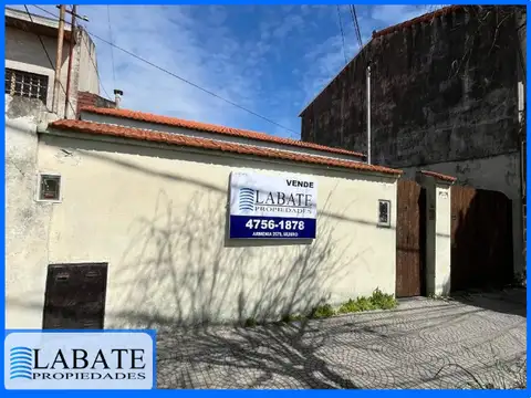 RESERVADO  Lote de 8,66 x 50mts con casa y galpón en zona R3