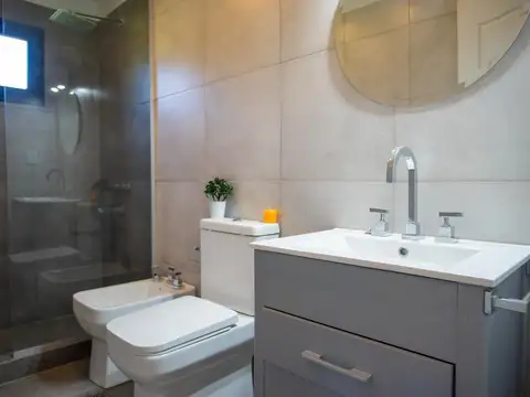 Casa en Venta con 4 cocheras