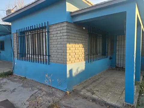 VENDO 2 CASAS Y 2 DEPÓSITOS EN PERDRIEL LUJÁN