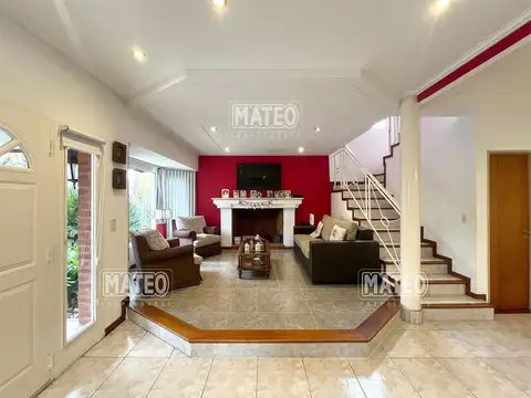 Casa en Venta con 4 cocheras